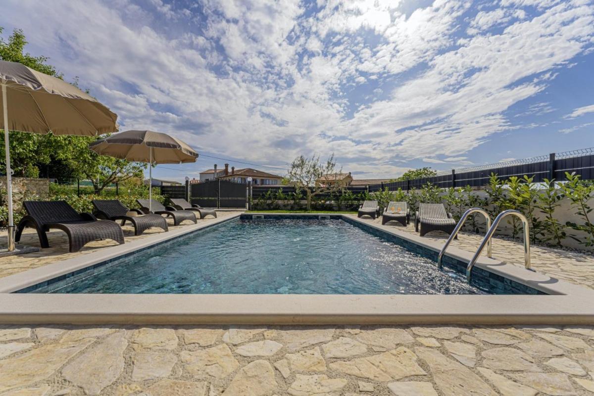 Villa Olea In Barat - Haus Fuer 6-8 Personen Kanfanar Exterior foto