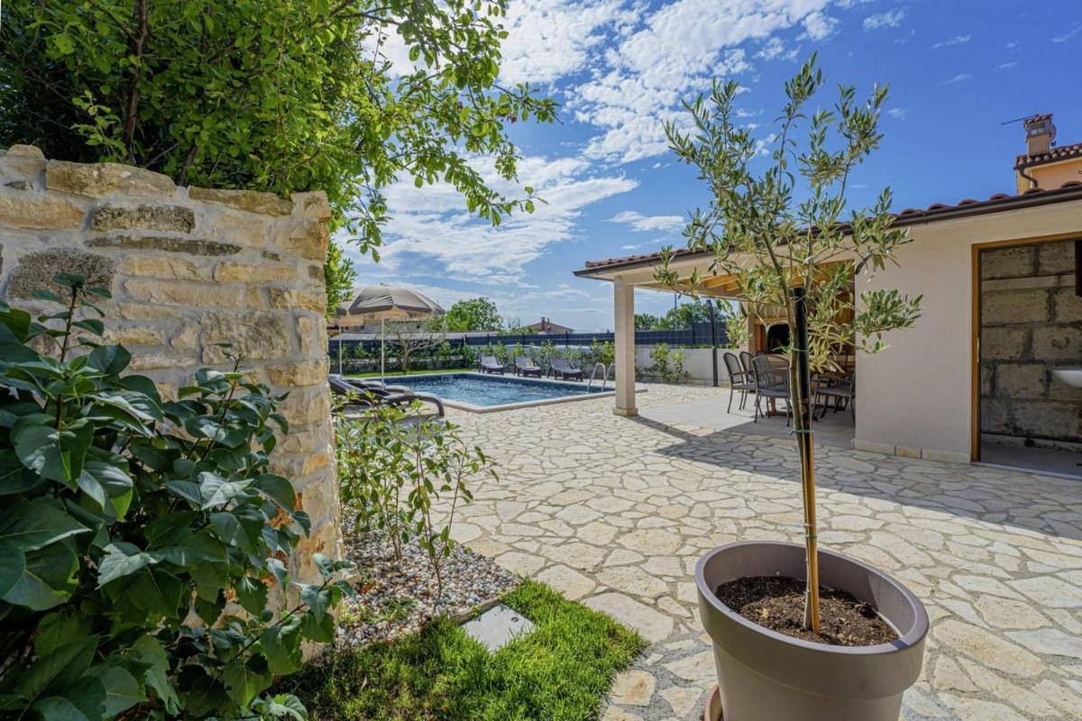 Villa Olea In Barat - Haus Fuer 6-8 Personen Kanfanar Exterior foto